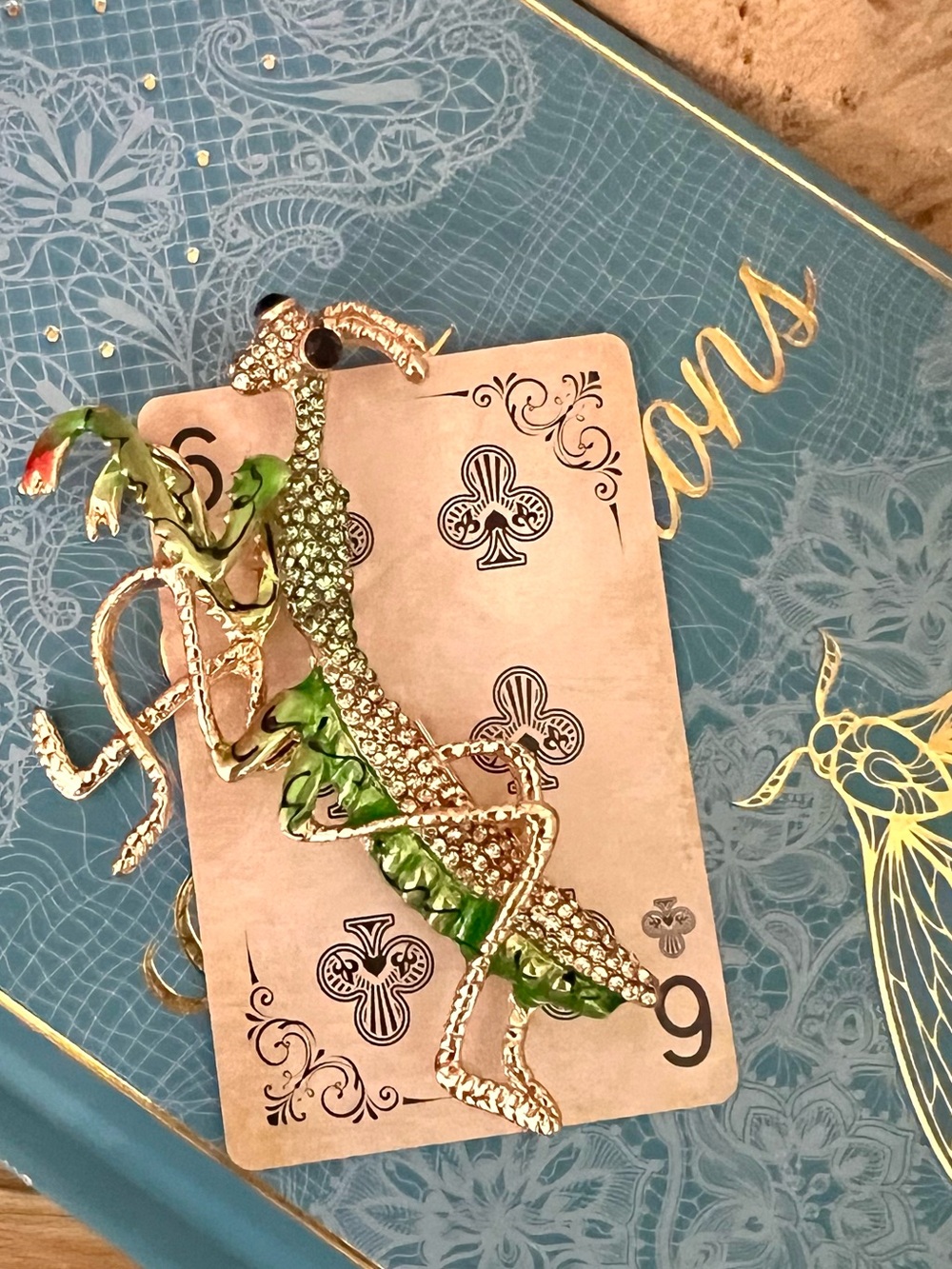 New! Aratta Praying Mantis Bug Pin Rhinestone Beautiful Oversized Brooch Pin